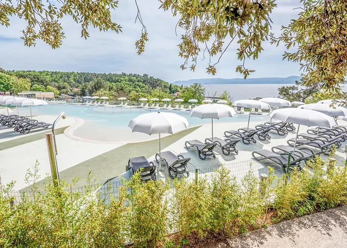 Elements Mobile Homes 营地