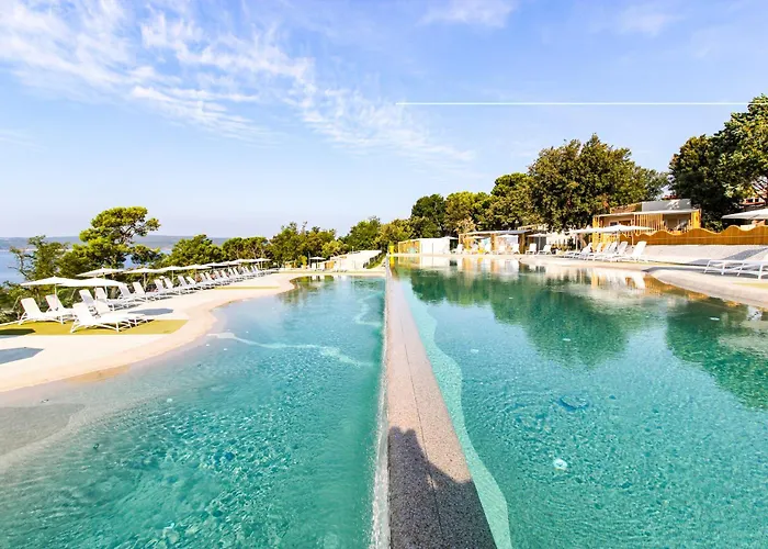 Kamp alanı Elements Mobile Homes 3*